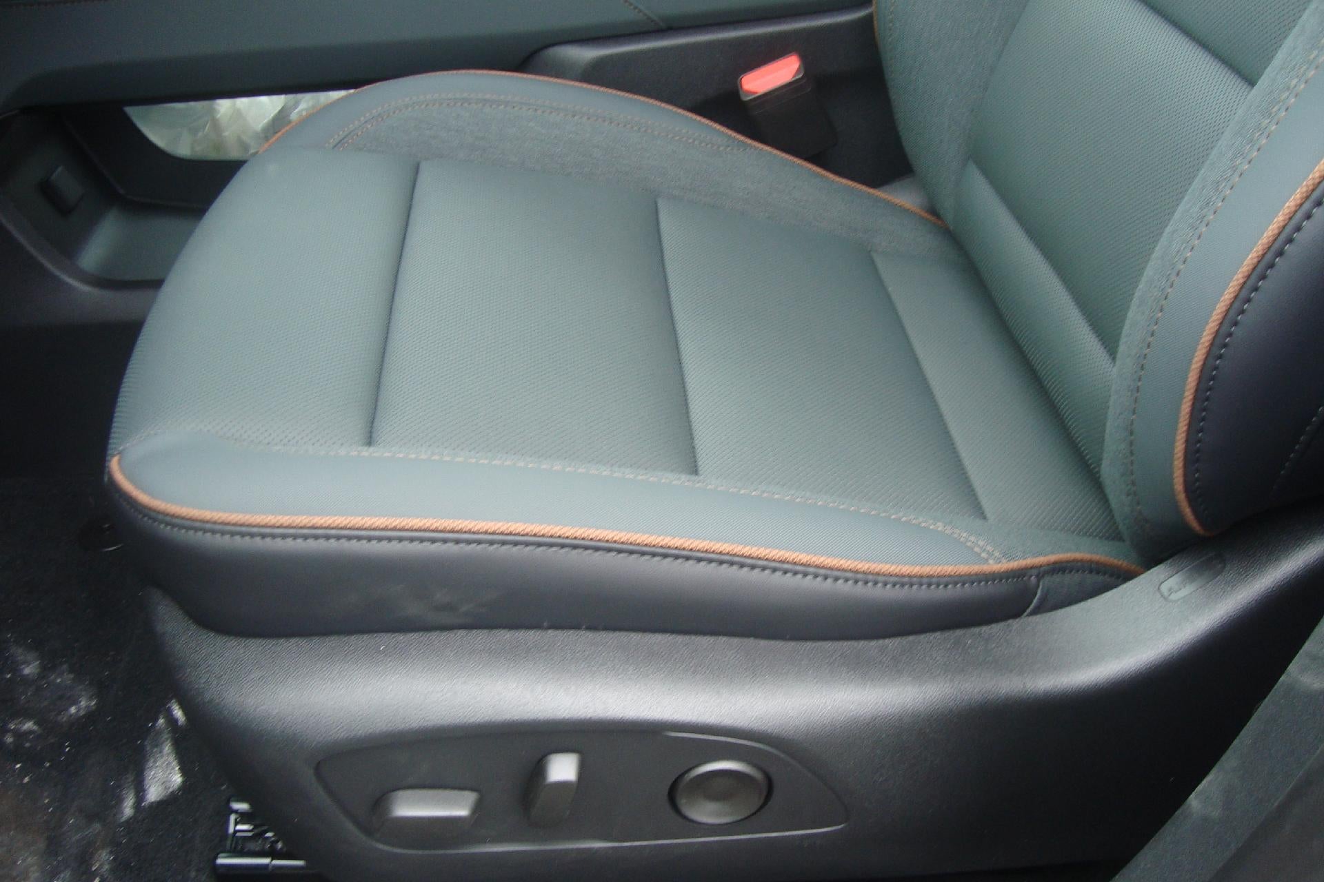 2026 GMC Acadia AWD AT4