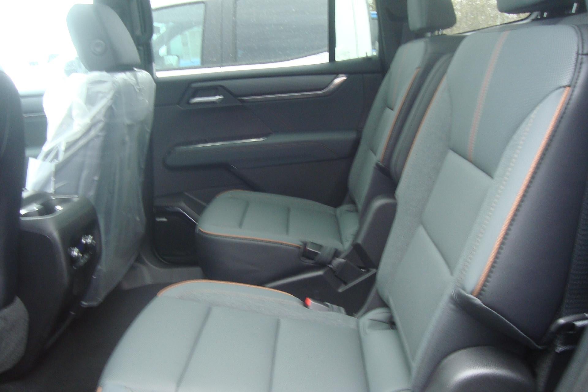 2026 GMC Acadia AWD AT4