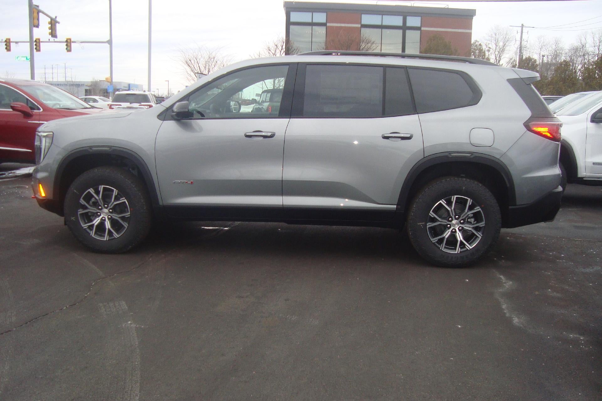 2026 GMC Acadia AWD AT4