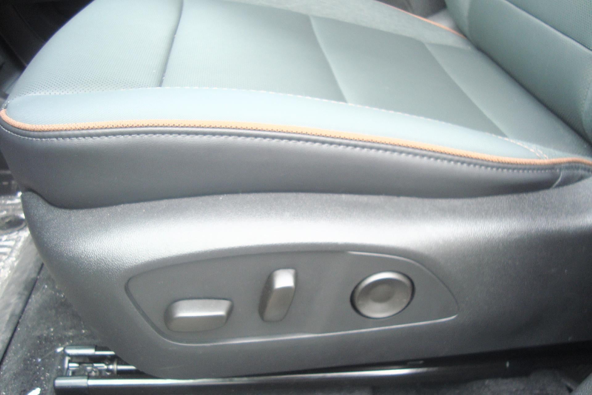 2026 GMC Acadia AWD AT4