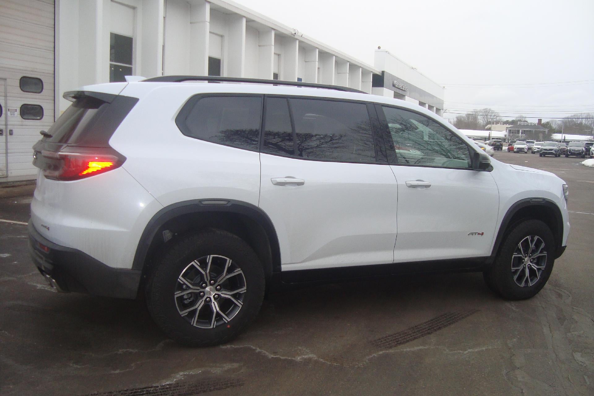 2026 GMC Acadia AWD AT4
