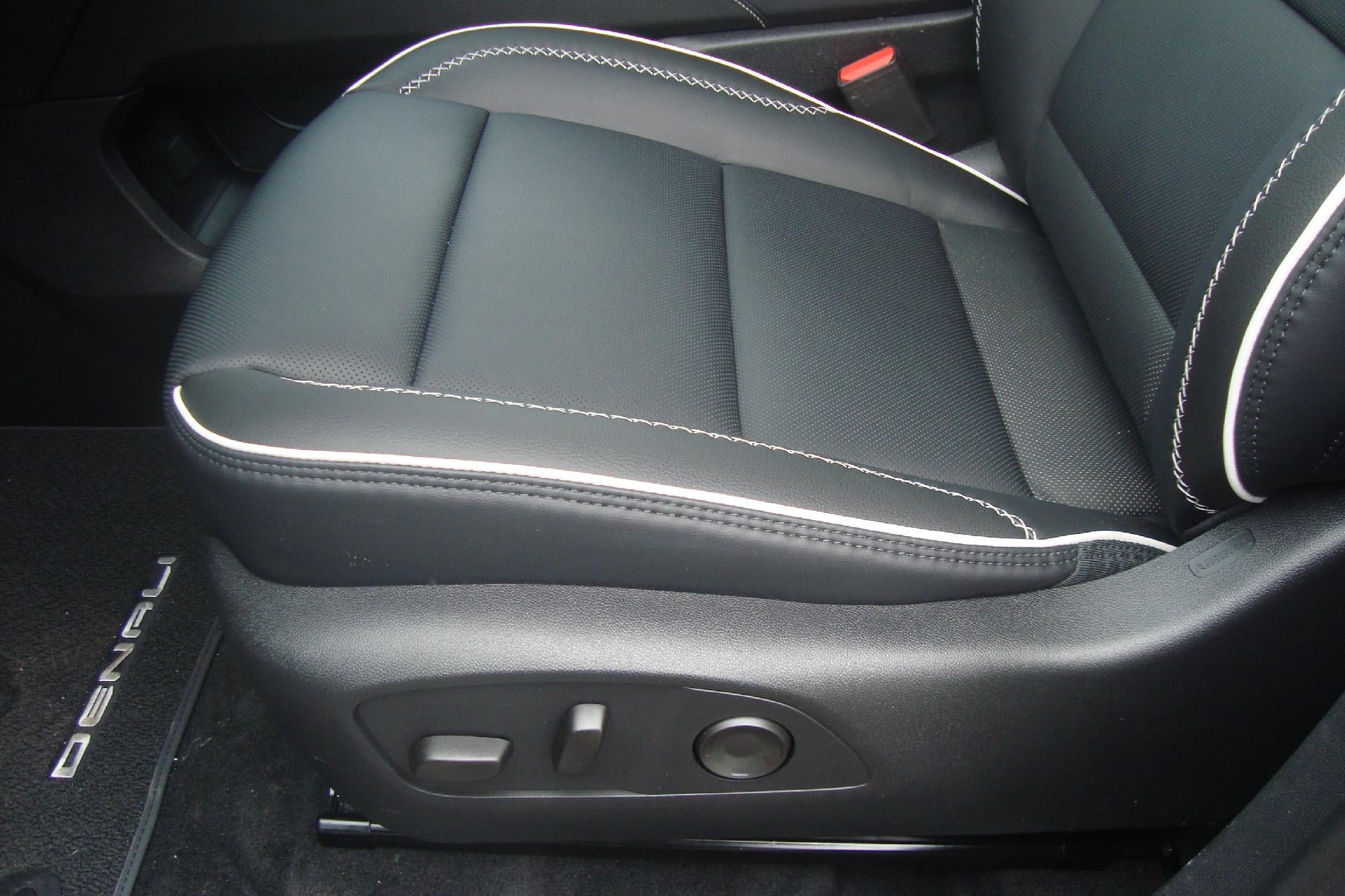 2026 GMC Acadia AWD Denali