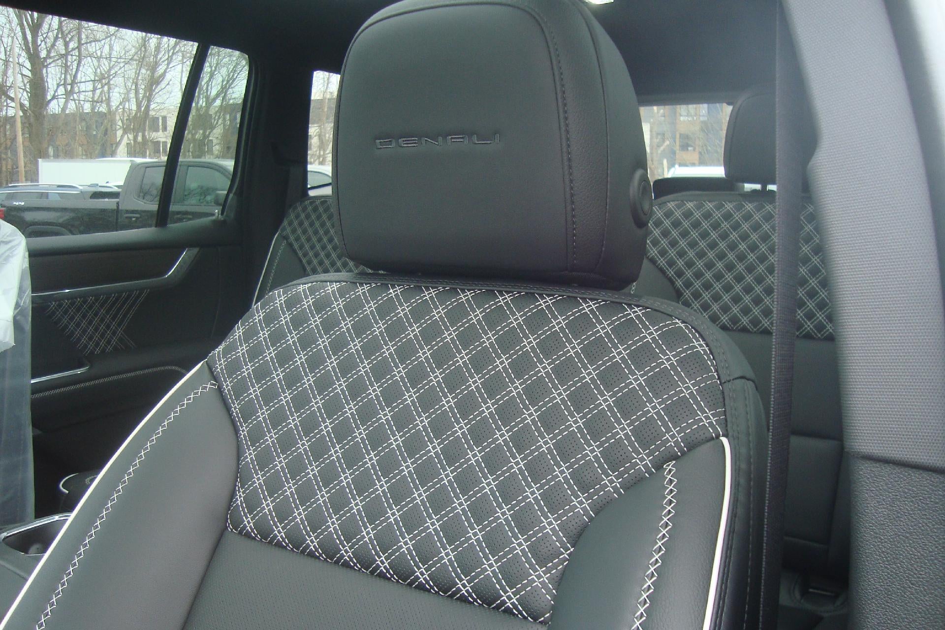 2026 GMC Acadia AWD Denali