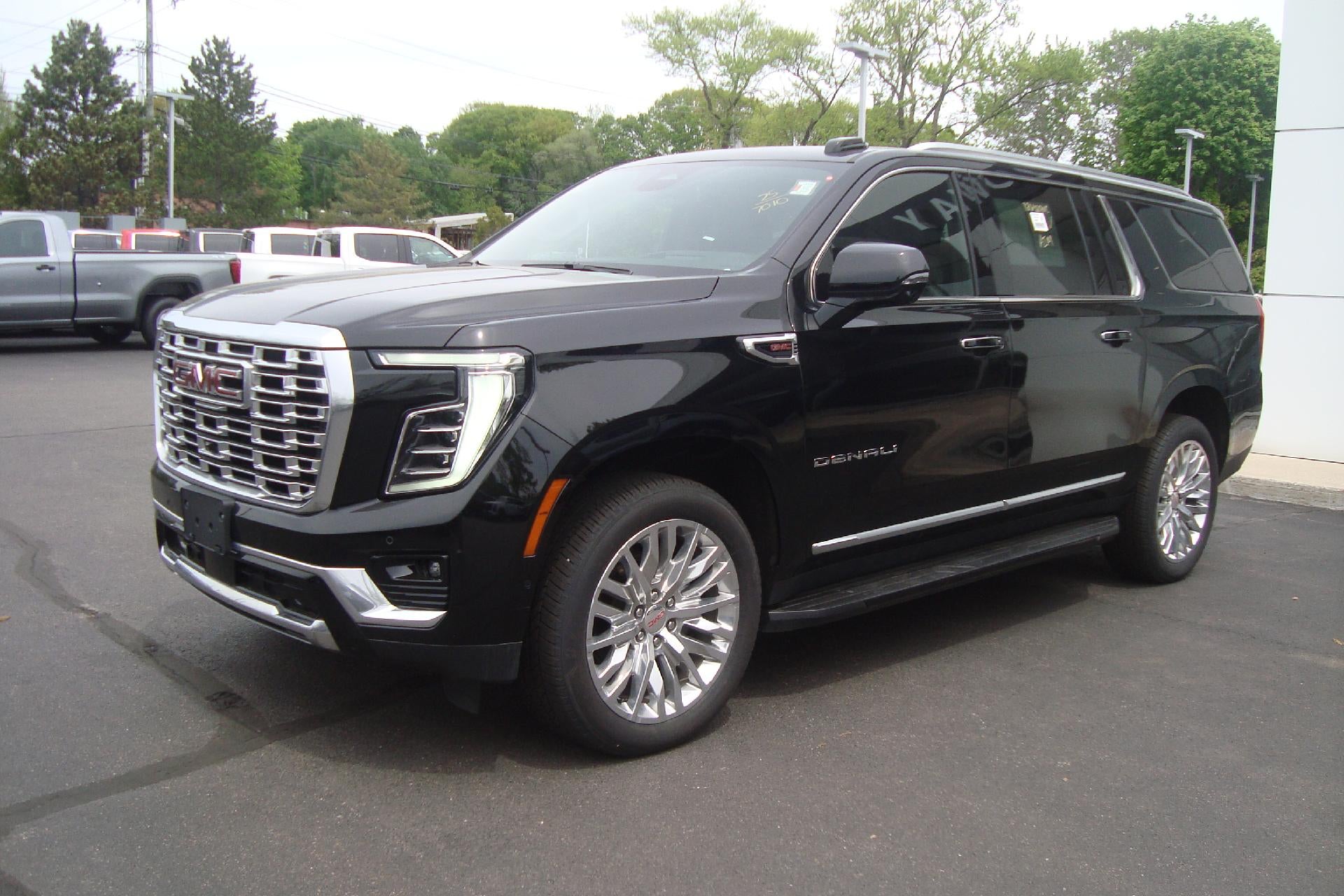 2025 GMC Yukon Denali AWD's photo