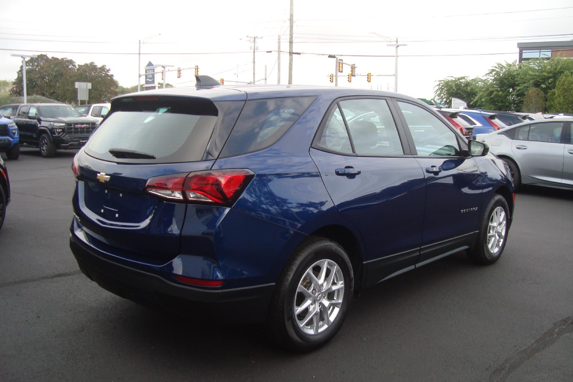2023 Chevrolet Equinox LS