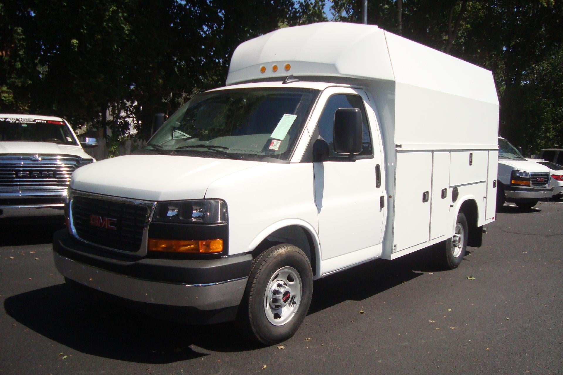 2025 GMC Savana Cutaway 3500 Base