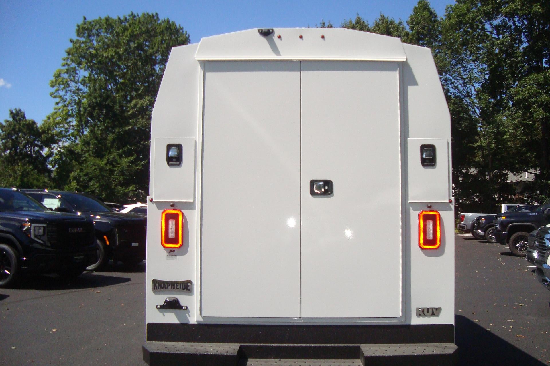 2025 GMC Savana Cutaway 3500 Base