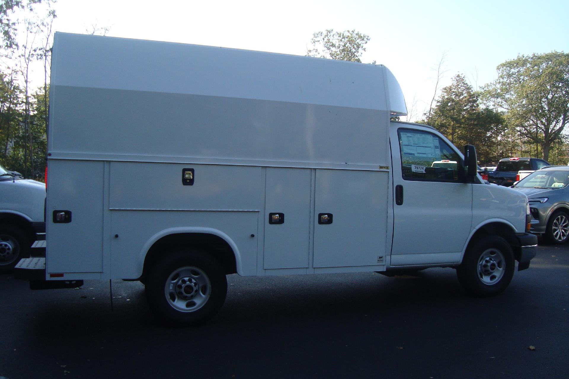 2025 GMC Savana Cutaway 3500 Base