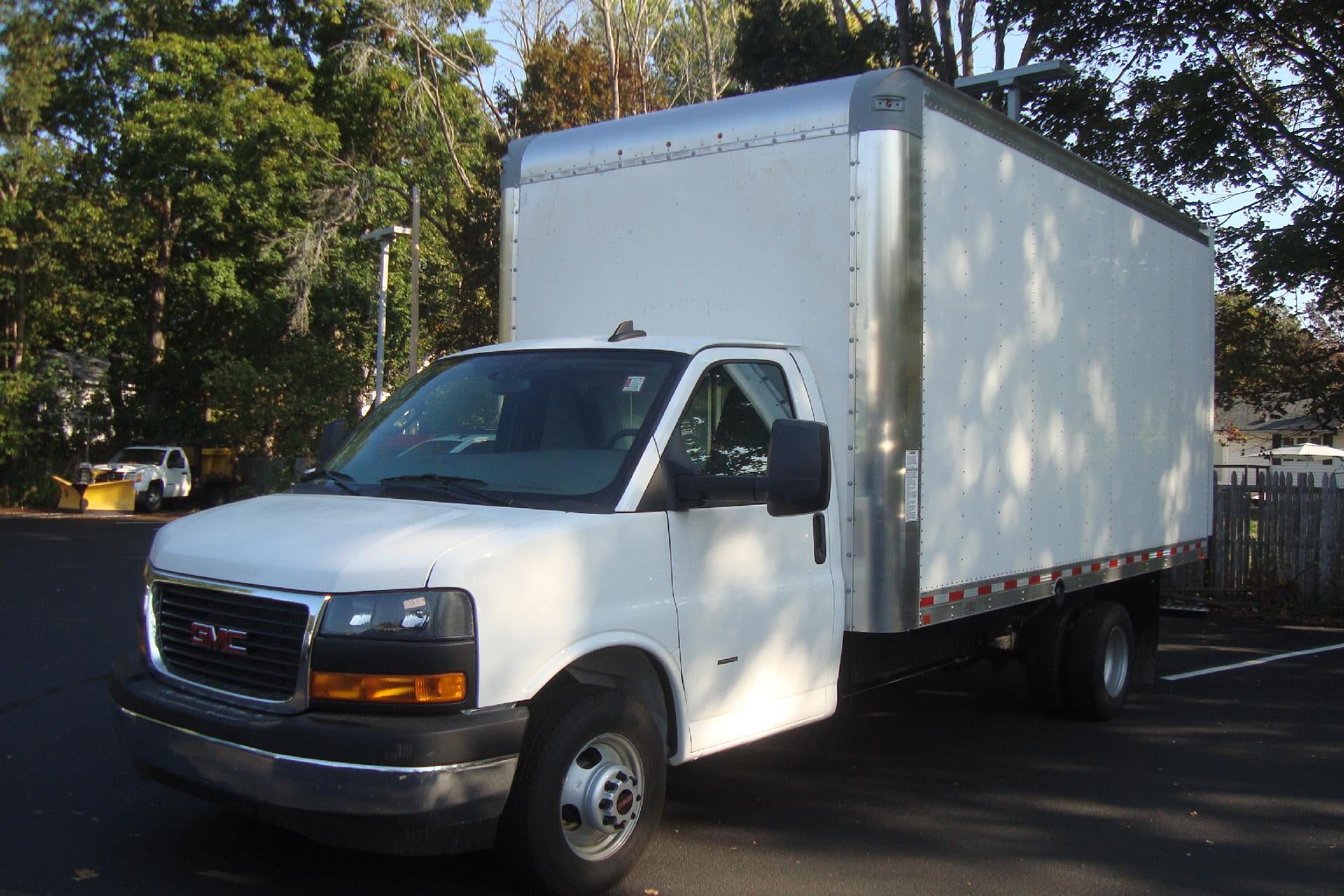 2025 GMC Savana Cutaway 3500 Base